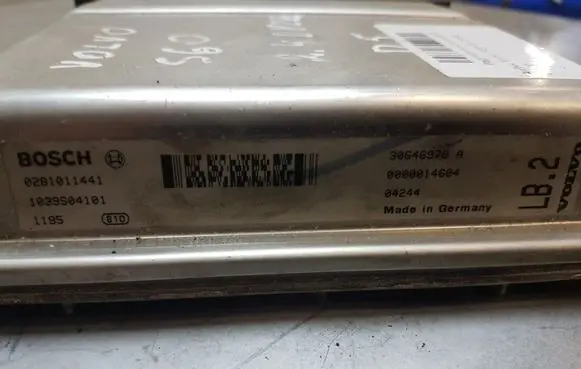 Volvo S60 Engine control unit/module 0281011441 1039S04101 30646978A