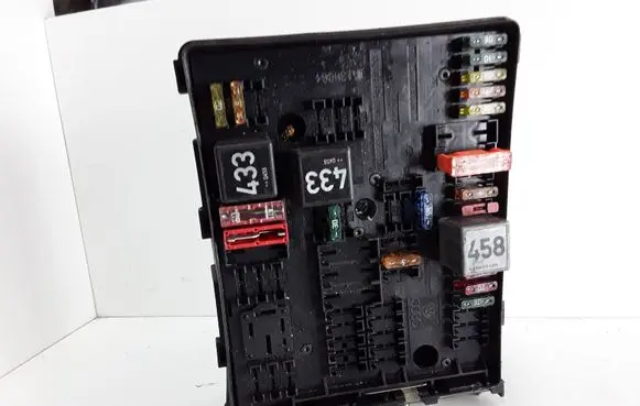 Audi A3 S3 A3 Sportback 8P Fuse module 1K0937124K