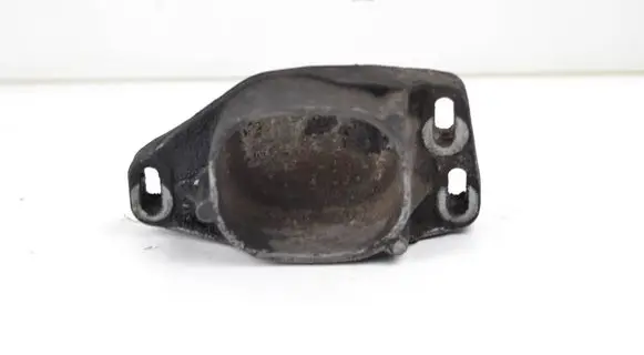 Volkswagen PASSAT B5 Engine mounting bracket 8D0199335Q