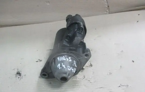 Toyota Yaris Starter motor 0001107441
