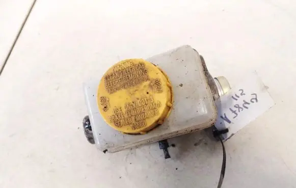 Subaru Legacy Brake fluid reservoir 
