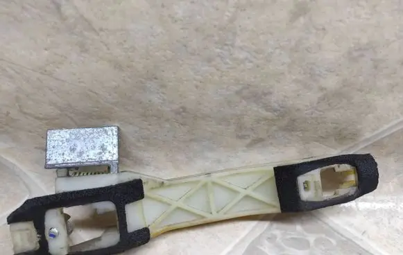 Rear door exterior handle/bracket