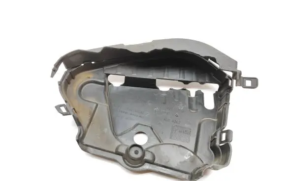 Mercedes-Benz A W177 Timing belt guard (cover) 135632713R 135631065R