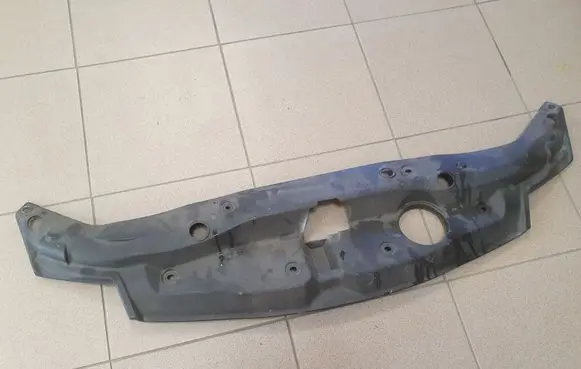 Engine bonnet/hood lock trim molding