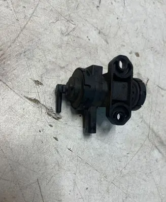 BMW 5 F10 F11 Turbo system vacuum part 1928405591