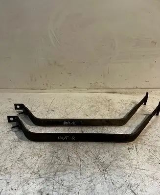 Fuel tank mounting bracket