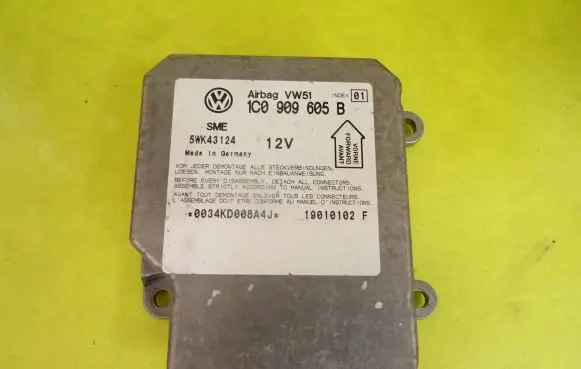 Volkswagen PASSAT B5.5 Airbag control unit/module 1C0909605B