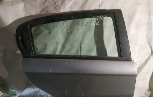 Alfa Romeo 147 Rear door pilkos