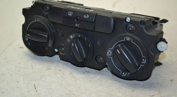 Volkswagen Tiguan Climate control unit 1309C