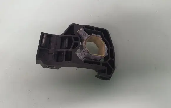 BMW 5 F10 F11 Radiator mount bracket 7575247 17117575247