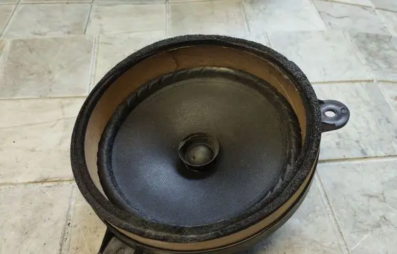 Subaru Outback Rear door speaker 86301AG101 EAS16P677A