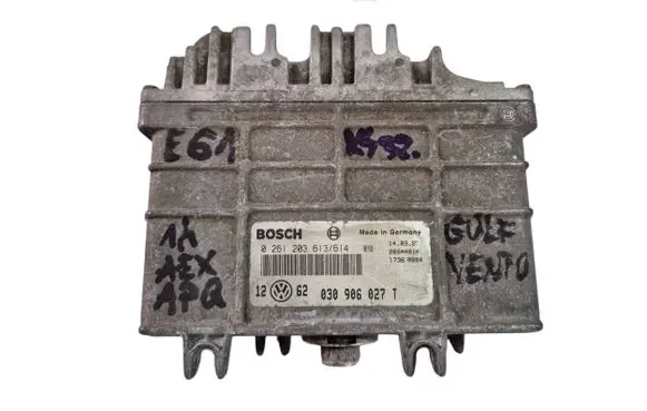 Volkswagen Golf III Engine control unit/module 030906027T 26SA4610 0261203613