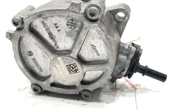 Opel Crossland X Vacuum pump 9812133880