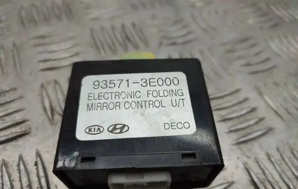 KIA Sorento Wing mirror control module 935713E000