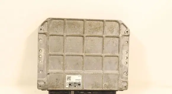 Toyota Avensis T270 Engine control unit/module ECU 89661-05C60