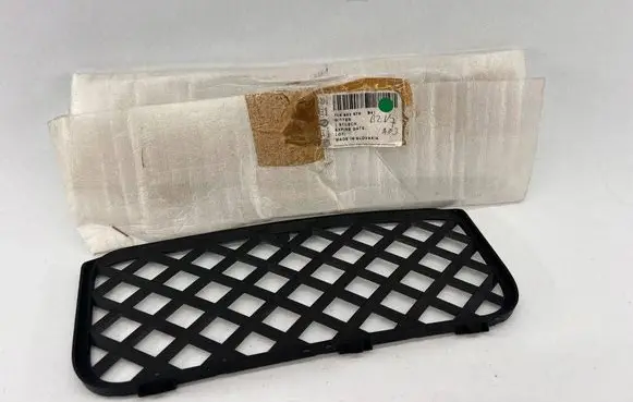 Volkswagen Touareg I Front bumper lower grill 7L6853676