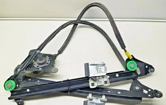Rear door manual window regulator