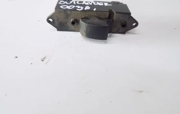Peugeot 4007 Tailgate/trunk/boot open switch 8608A184