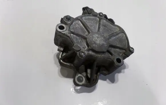 Land Rover Discovery 3 - LR3 Vacuum pump 4R8Q2A451AF