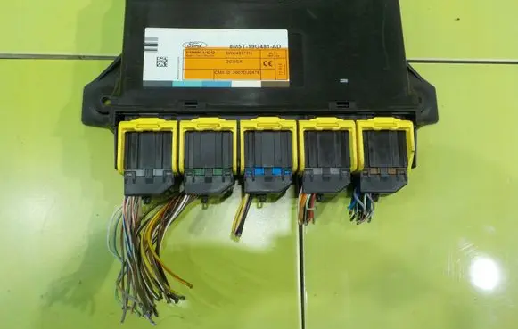 Ford Kuga I Central body control module 8M5T19G481AD XP258