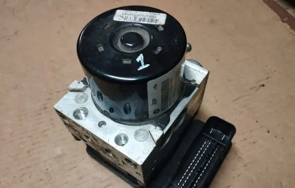 Chrysler Voyager ABS Pump P04721601AI
