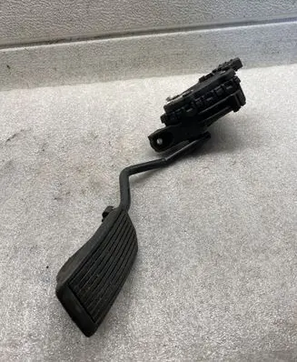 Nissan Almera N16 Accelerator throttle pedal 18002AU410