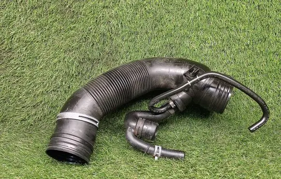Volkswagen Jetta VI Air intake hose/pipe 1TD129684