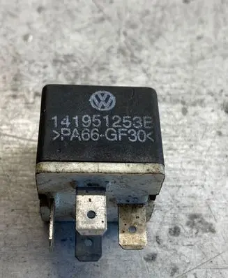 Volkswagen PASSAT B5.5 Other relay 141951253b