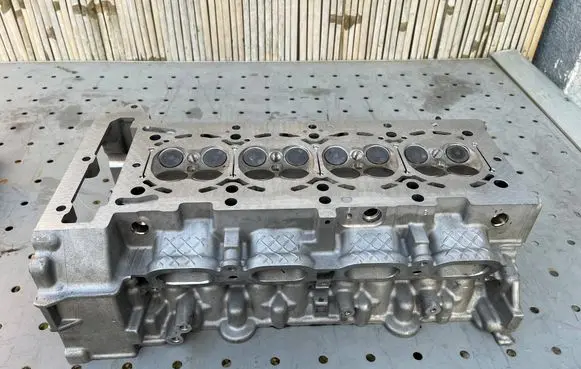 Mercedes-Benz A W176 Engine head R2700160600