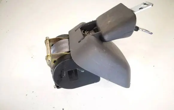 Middle seatbelt (rear)