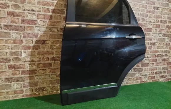 Chevrolet Captiva Front door