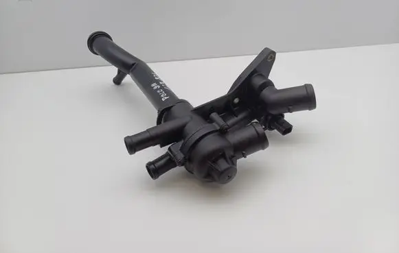 Volkswagen Polo IV 9N3 Thermostat housing 03C121111B