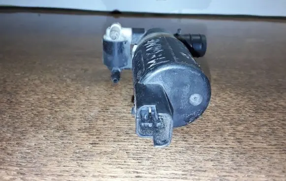 Renault Megane III Windscreen/windshield washer pump 8200031805
