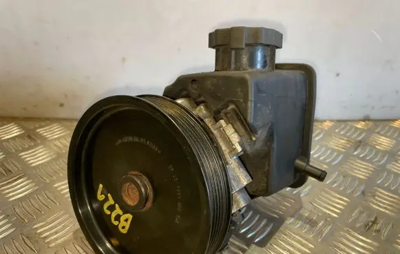 Mercedes-Benz C W204 Power steering pump A0044667001