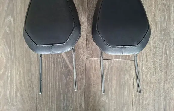 Skoda Karoq Front seat headrest