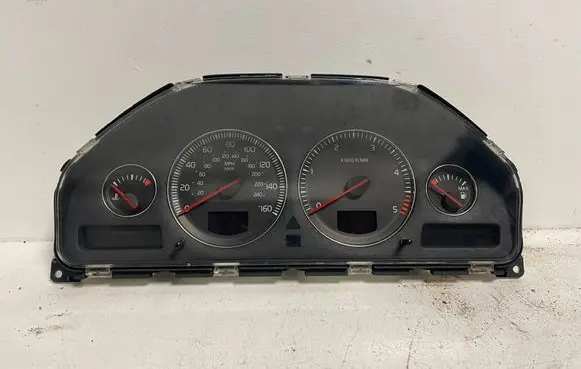 Volvo V70 Speedometer (instrument cluster) 8673263 8602765 69294750T