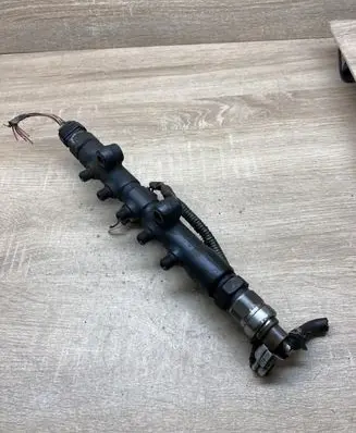 Toyota Corolla Verso E121 Fuel main line pipe EG018027