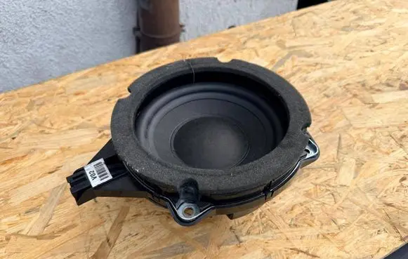 Hyundai i40 Subwoofer speaker 963803Z050
