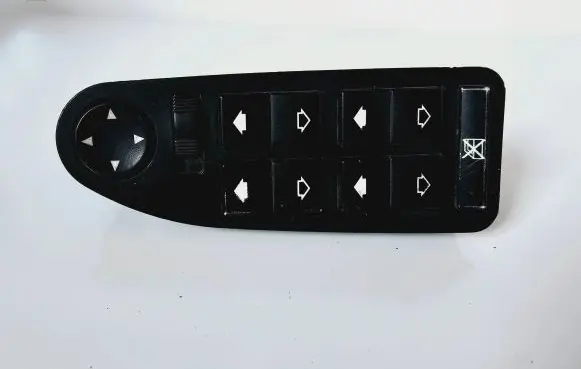 BMW 5 E39 Electric window control switch 8368966 008549