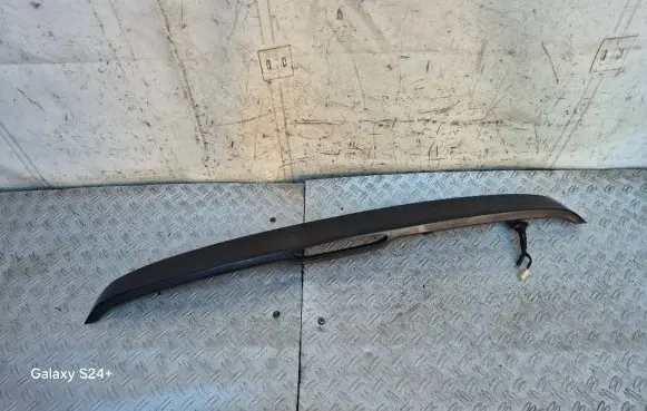 Tailgate/trunk spoiler