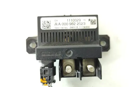 Mercedes-Benz GLK (X204) Charging relay A0009822023 1110029