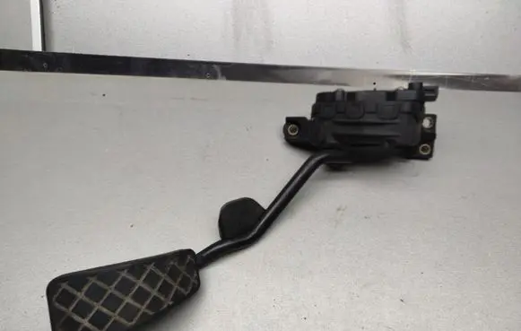 Audi A6 S6 C5 4B Accelerator throttle pedal 8D2721523E