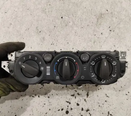 Ford Focus Climate control unit 69607003