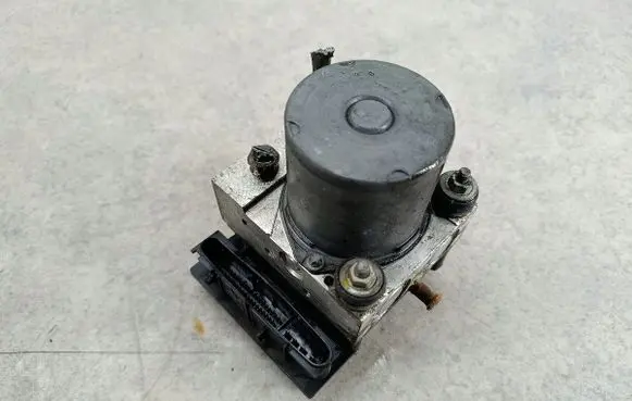 Toyota Corolla Verso E121 ABS Pump 