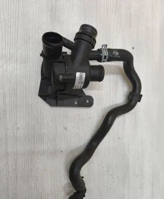 Land Rover Range Rover Sport L494 Thermostat housing FPLA8575CB