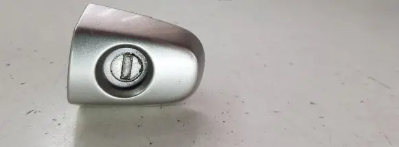 Toyota Corolla Verso E121 Front door lock (next to the handle) 668B