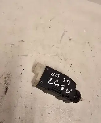 Opel Omega B2 Rear lock motor 90493703 605329 1101215