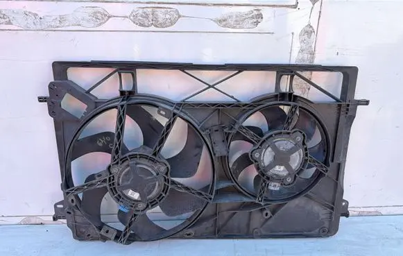 Opel Vivaro Electric radiator cooling fan 214818795R