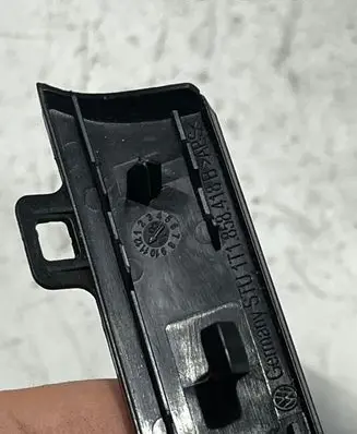 Volkswagen Touran I Dashboard glove box trim 1T1858418B