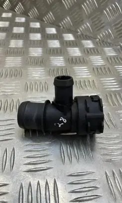 Audi Q5 SQ5 Engine coolant pipe/hose 4F0122293A